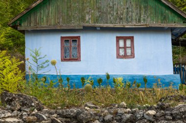 Moldova Cumhuriyeti 'nde yeşil doğayla güzel bir yaz manzarası, Doğu Avrupa' da kırsal turizm. Moldova 'daki doğal park.