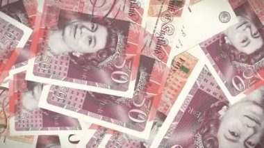 Sterlin banknot animasyonu. 50 GBP para notu havada süzülüyor. İş büyümesi kavramı veya Finansal Kriz 4K Yavaş çekim Kusursuz Döngülü arkaplan