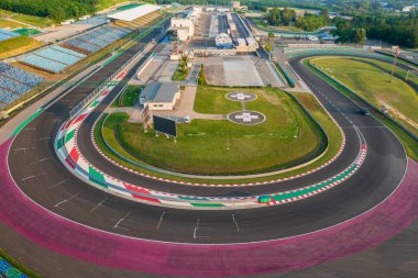 Macaristan 'ın Mogyorod kentindeki ünlü Macar Formula 1 yarış pistinin havadan yakından görüntüsü