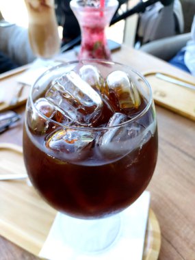 Yaz içeceği buzlu kahve ve buz..