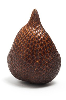 Taze organik yılan meyvesi beyaz arka plan kırpma yolunda izole edilmiş lezzetli