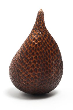 Taze organik yılan meyvesi beyaz arka plan kırpma yolunda izole edilmiş lezzetli