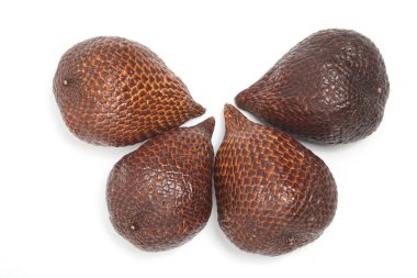 Bir grup taze organik yılan meyvesi beyaz arkaplan kırpma yolunda izole edilmiş üst görünüm