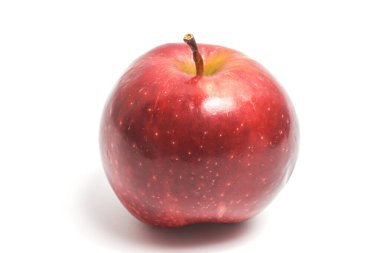Taze organik kırmızı elma lezzetli meyve yan görünümü beyaz arkaplan kırpma yolunda izole