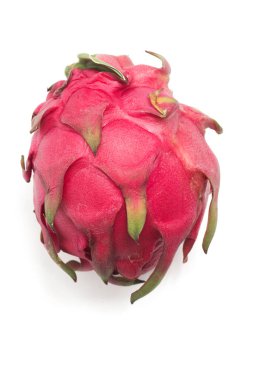 Taze, organik, kırmızı bir ejderha meyvesi. Lezzetli, beyaz arka plan kırpma yolunda izole edilmiş.