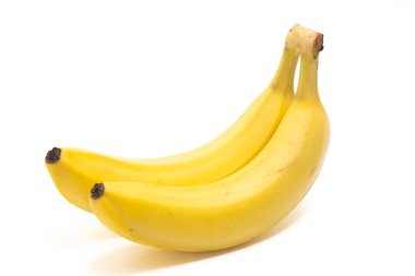 Beyaz arka planda izole edilmiş iki taze organik muz.