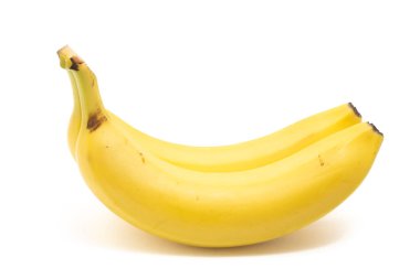 Beyaz arka planda izole edilmiş iki taze organik muz.