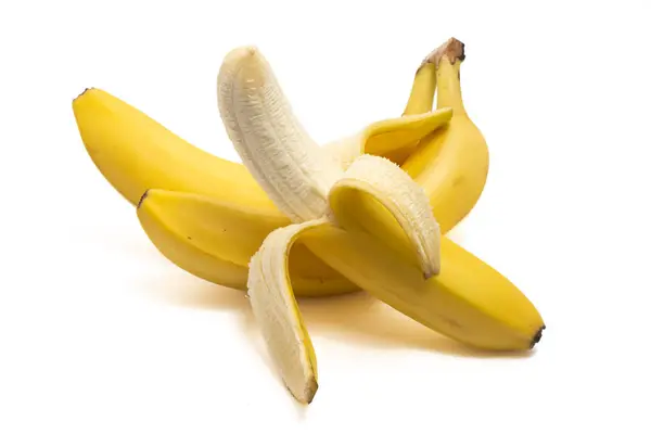Połowa Obrane Kilka Świeżych Bananów Organicznych Pyszne Owoce Izolowane Białym Obrazy Stockowe bez tantiem
