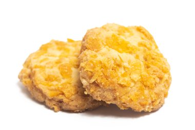 Beyaz arkaplan kırpma yolunda izole edilmiş iki mısır gevreği kurabiyesi