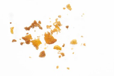 Parçalanmış çöken kurabiyeler beyaz arkaplan kırpma yolunda izole edildi