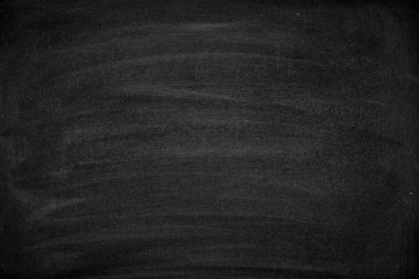 Tahtaya ya da karatahta dokusuna kazınmış soyut tebeşir. Arkaplan için okul tahtasını temizle ya da mesaj göndermek için alanı kopyala. Eğitim kavramlarının arkaplanı.