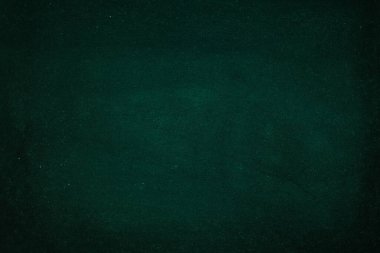 Yeşil Kiremit tahtası. Geçmiş için tebeşir dokusu okul yönetim kurulu görüntüsü. Tebeşir izleri metin veya grafik tasarımı için kopyalama alanı ile silindi. Eğitim kavramlarının arkaplanı