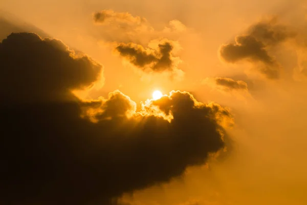 Abstraktní Dramatické Červené Nebe Předtím Noci Západ Slunce Mraky Obrázek — Stock fotografie