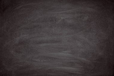 Tahtaya ya da karatahta dokusuna kazınmış soyut tebeşir. Arkaplan için okul tahtasını temizle ya da mesaj göndermek için alanı kopyala. Eğitim kavramlarının arkaplanı.
