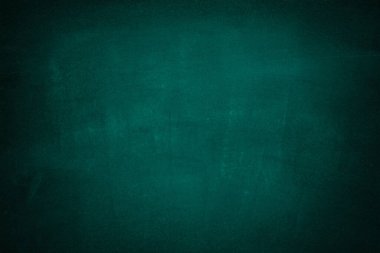 Yeşil Kiremit tahtası. Geçmiş için tebeşir dokusu okul yönetim kurulu görüntüsü. Tebeşir izleri metin veya grafik tasarımı için kopyalama alanı ile silindi. Okula dönüş Eğitim Arkaplanı kavramları