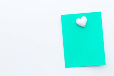Abstract empty sticky note with heart magnet on white board. valentine greeting card message.