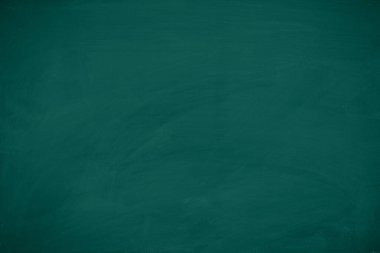 Yeşil Kiremit tahtası. Geçmiş için tebeşir dokusu okul yönetim kurulu görüntüsü. Tebeşir izleri metin veya grafik tasarımı için kopyalama alanı ile silindi. Eğitim kavramlarının arkaplanı