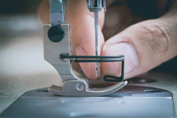 Sewing Machine Thread Rolling Man Hand Work Needles Thread — Stock Photo, Image