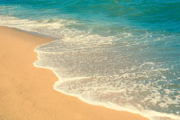 Pláž Mořský Povrch Deep Blue Moře Jasná Obloha Mraky Krajina — Stock fotografie