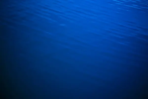 青い海の水表面の背景 — ストック写真