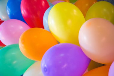 Parlak renkli balonlar. Geçmişi. Yeni yıl arkaplanı.