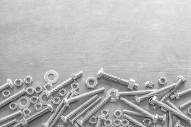 Beyaz arkaplanda fındık / cıvata / vida kapatma