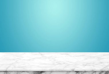 Parlak mavi arkaplandaki doğal desen mermer zemin: Grafik standı ürünü, iç tasarım veya montaj için mermer tablonun üst görünümü.