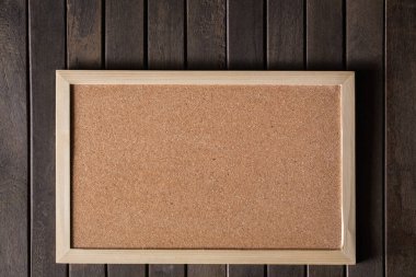 Pim kağıdı için soyut mantar tahtası. Metin veya tasarım web sitesi eklemek için boş notlar. çıkartma notu