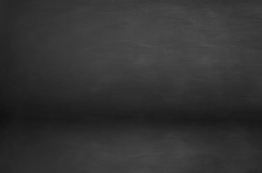 Tahtaya ya da karatahta dokusuna kazınmış soyut tebeşir. Arkaplan için okul tahtasını temizle ya da mesaj göndermek için alanı kopyala. Eğitim kavramlarının arkaplanı.