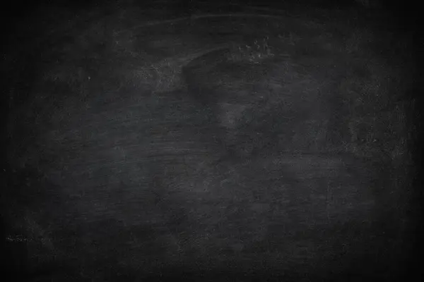 Tahtaya ya da karatahta dokusuna kazınmış soyut tebeşir. Arkaplan için okul tahtasını temizle ya da mesaj göndermek için alanı kopyala. Eğitim kavramlarının arkaplanı.