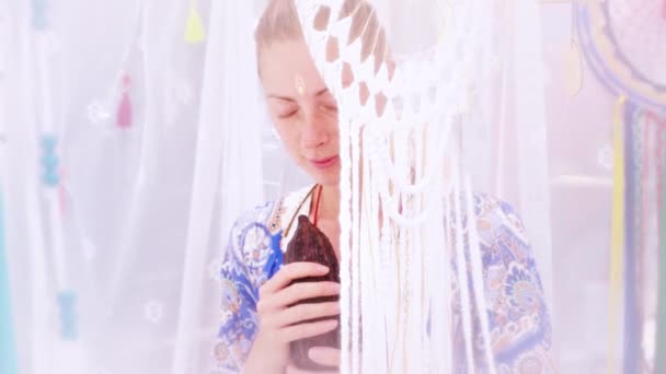 Kakao Zeremonie Medizin Zur Herzöffnung Raum Für Schamanische Zeremonien Frau — Stockvideo