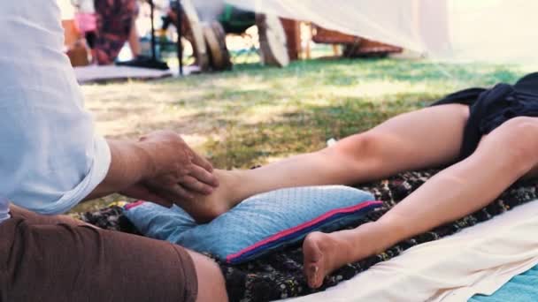 Male Masseur Massages Legs Beautiful White Ornamrental Tent — 图库视频影像