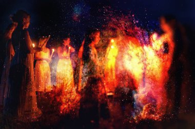 Gece seremonisindeki kadınlar. Kozmik uzayda seremoni