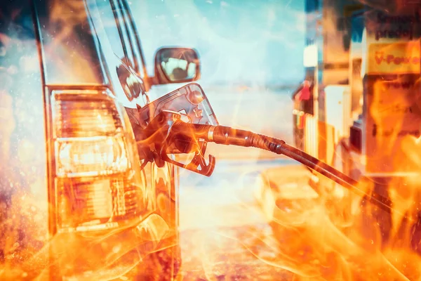 Pompowanie Paliwa Samochodzie Stacji Benzynowej Efekt Ognia — Zdjęcie stockowe