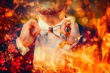 Mavi düğündeki genç yakışıklı damat, ateş etkisi.