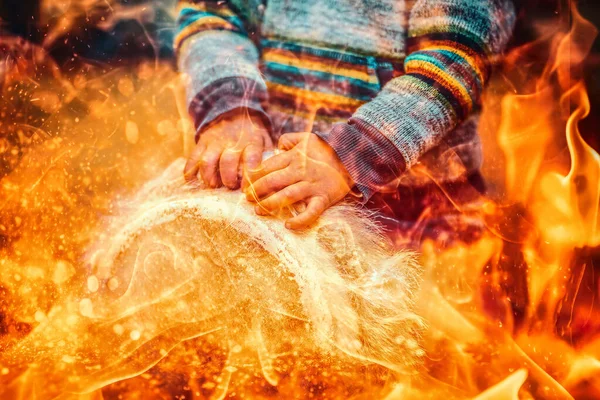 Дитина Грає Барабані Джембе Природними Особливостями Козиного Хутра Вогневий Ефект — стокове фото