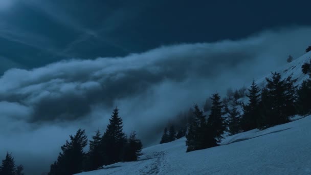 Nevoeiro Nas Montanhas Movendo Para Vale — Vídeo de Stock