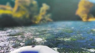 Nehirde yelken açmak, sakin ve güzel suların arasında macera yaşamak.