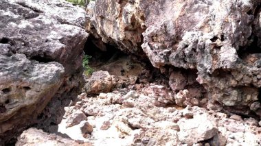 Taş ve taşlı taş duvar