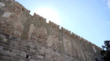 Eski Kale 'nin kalıntıları.