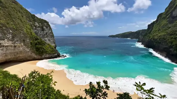 Hermosa Playa Con Palmeras Cielo Azul —  Fotos de Stock