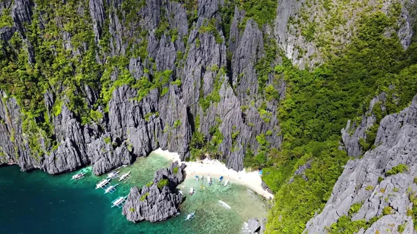 Luchtfoto Drone Uitzicht Rotsachtige Kust Kliffen Cornido Baai Buurt Van — Stockfoto