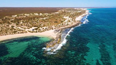 İsrail 'in kuzeyindeki Akdeniz sahilinin hava manzarası.