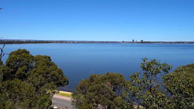 Deniz kıyısının güzel manzarası