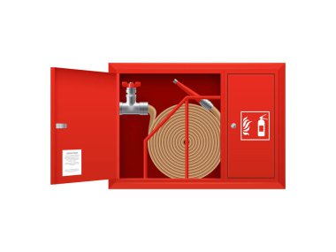 İçinde yuvarlanmış hortum ve hortum olan kırmızı bir yangın hortumu gösteriliyor. Dolap kapısı açık, vanayı ve bağlantıları gösteriyor. Yangın güvenlik ekipmanı.