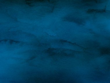 Büyüleyici soyut bir görüntü, bulutumsu şekillere sahip koyu mavi renkler sergiliyor. Dokulu görünüş derinlik ve entrika ekler, sakin bir atmosfer yaratır..