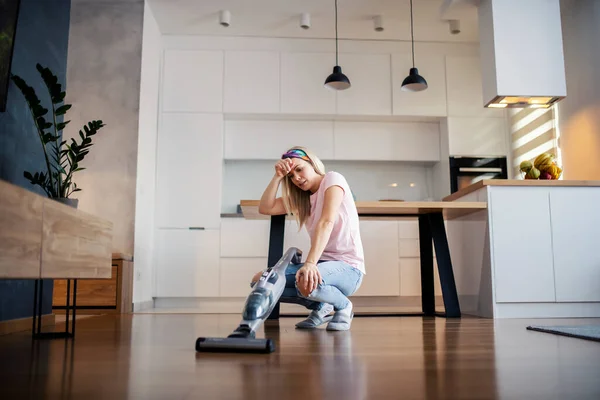 Tired Woman Taking Break House Cleaning Chores — Stock Photo, Image