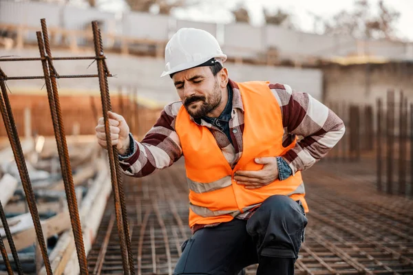 Builder Crouching Site Touching Stomach Having Stomach Ache — Stock Photo, Image