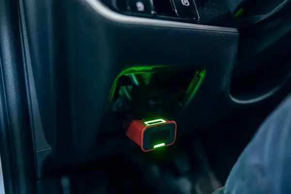 A device for diagnostics in usb port in car.