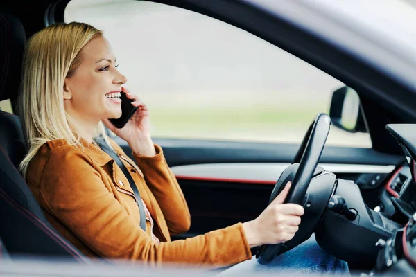 Woman Putting Herself Danger She Driving Her Care While Talking — Stock Photo, Image